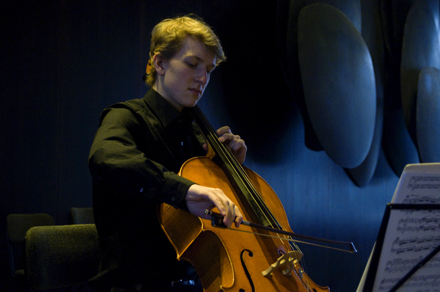 Sebastian Mirow (Cello)