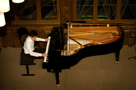 Ron Maxim Huang - Klavier