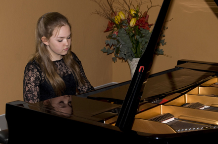 Alisa Hopp, gefördert von der Internationalen Musikakademie, Klavier